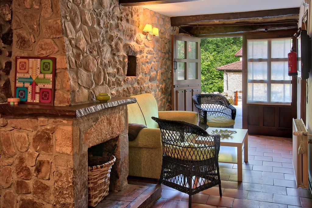 Casas Rurales La Tahona De Besnes Guest House Alles Екстериор снимка